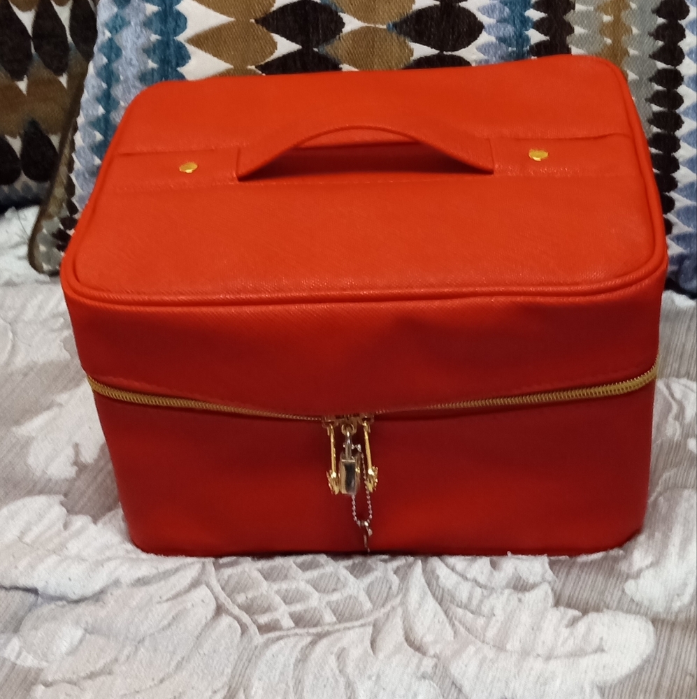Red Carry Case - Picture 2 of 12